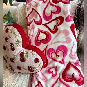 NWT Betsey Johnson ❤️💗Valentines Day Hearts Throw
